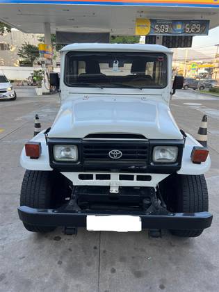 TOYOTA BANDEIRANTE 3.7 BJ50LV 4X4 TETO RIGIDO DIESEL 2P MANUAL
